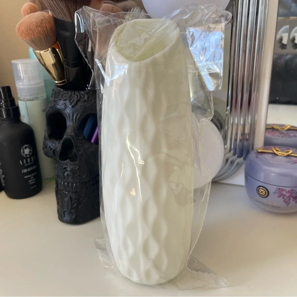 3/$15 Cream White Plastic Vase Textured Plastic Aesthetic Vase Home Decor